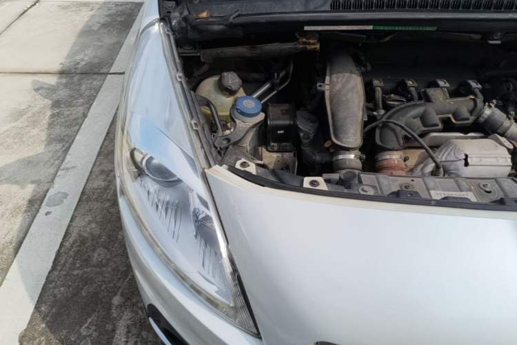 Used Peugeot 3008 2014 1.6THP Roland Garros Edition Engine Bay Right