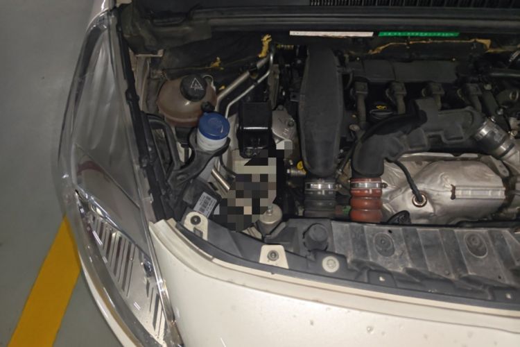 Used Peugeot 3008 2014 1.6THP Roland Garros Edition Engine Bay Right