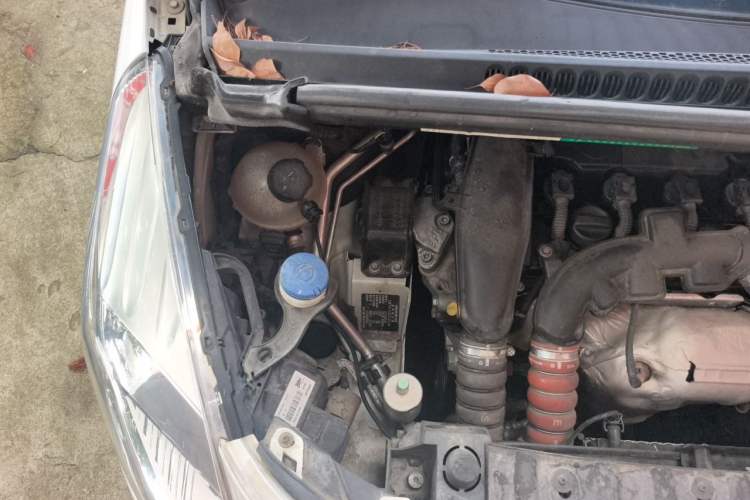 Used Peugeot 3008 2014 1.6THP Roland Garros Edition Engine Bay Right