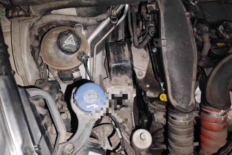 Used Peugeot 3008 2014 1.6THP Roland Garros Edition Engine Bay Right