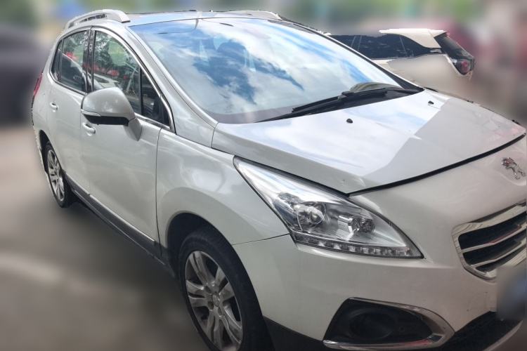 Used Peugeot 3008 2014 1.6THP Roland Garros Edition Front Right 45 Deg