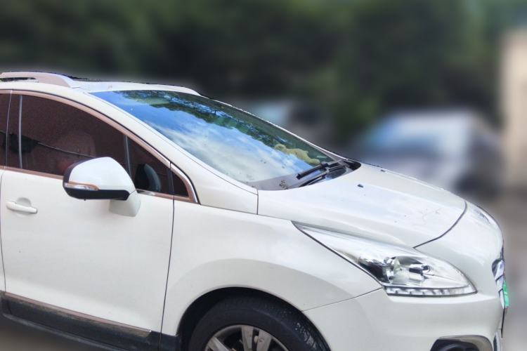 Used Peugeot 3008 2014 1.6THP Roland Garros Edition Front Right 45 Deg