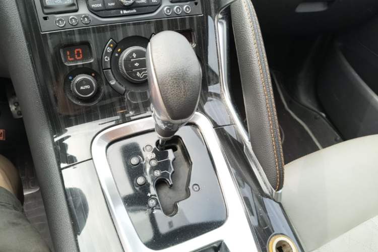 Used Peugeot 3008 2014 1.6THP Roland Garros Edition Gear Lever