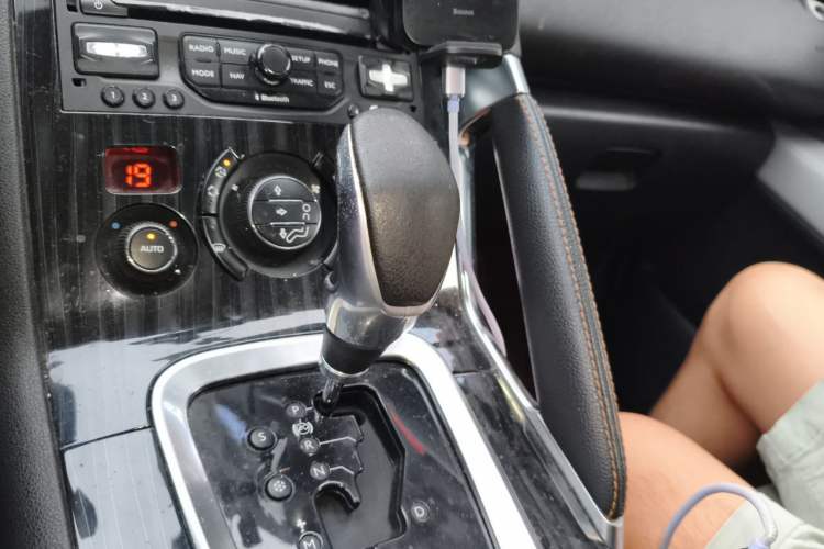 Used Peugeot 3008 2014 1.6THP Roland Garros Edition Gear Lever