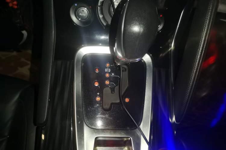 Used Peugeot 3008 2014 1.6THP Automatic Enjoyment Edition Gear Lever