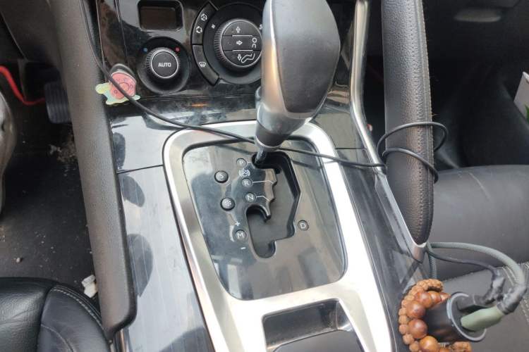 Used Peugeot 3008 2014 1.6THP Roland Garros Edition Gear Lever