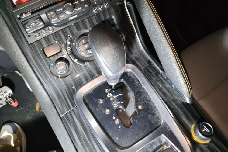 Used Peugeot 3008 2014 1.6THP Roland Garros Edition Gear Lever