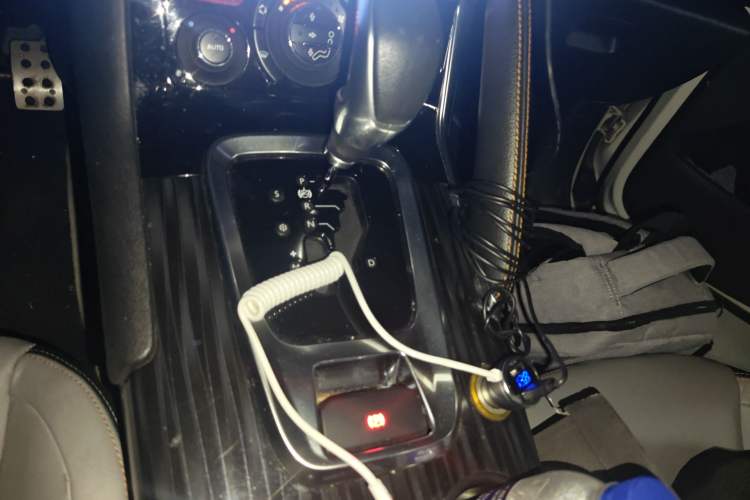 Used Peugeot 3008 2014 1.6THP Roland Garros Edition Gear Lever