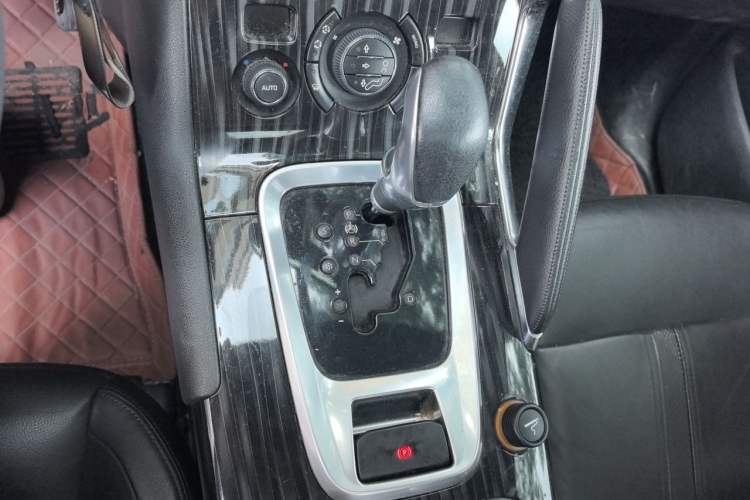 Used Peugeot 3008 2014 1.6THP Roland Garros Edition Gear Lever