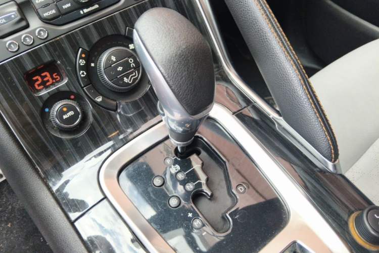 Used Peugeot 3008 2014 1.6THP Roland Garros Edition Gear Lever