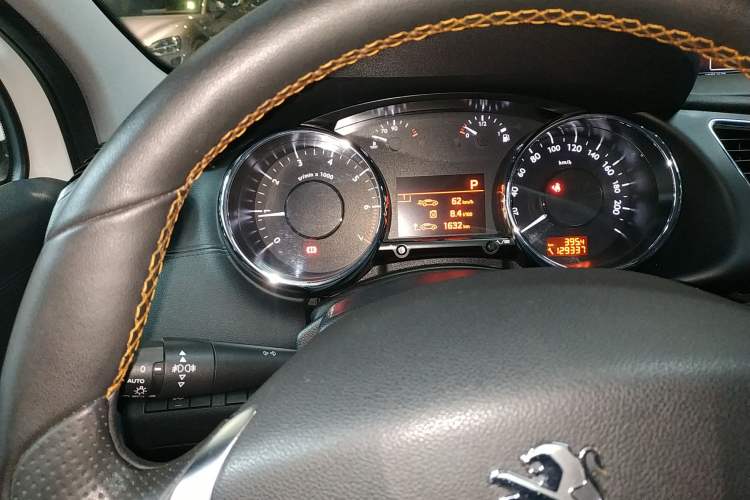 Used Peugeot 3008 2014 1.6THP Roland Garros Edition Instrument Cluster