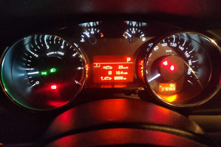 Used Peugeot 3008 2014 1.6THP Roland Garros Edition Instrument Cluster
