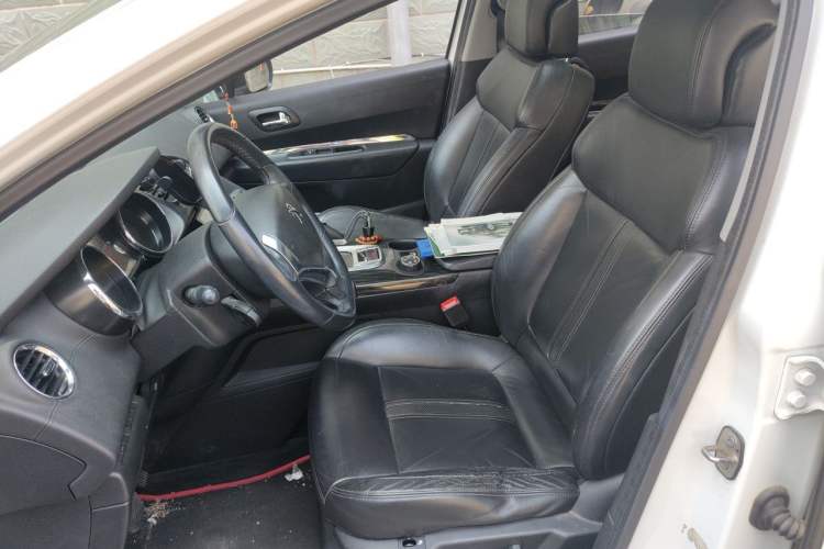 Used Peugeot 3008 2014 1.6THP Roland Garros Edition Left Front Seat