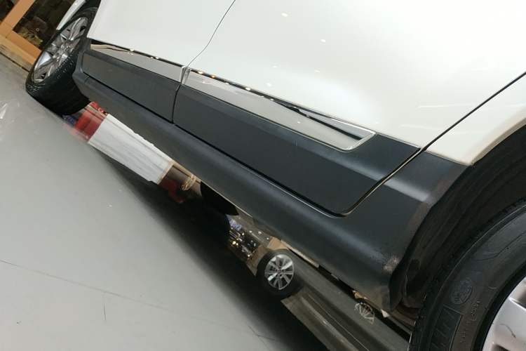 Used Peugeot 3008 2014 1.6THP Roland Garros Edition Left Side Sill