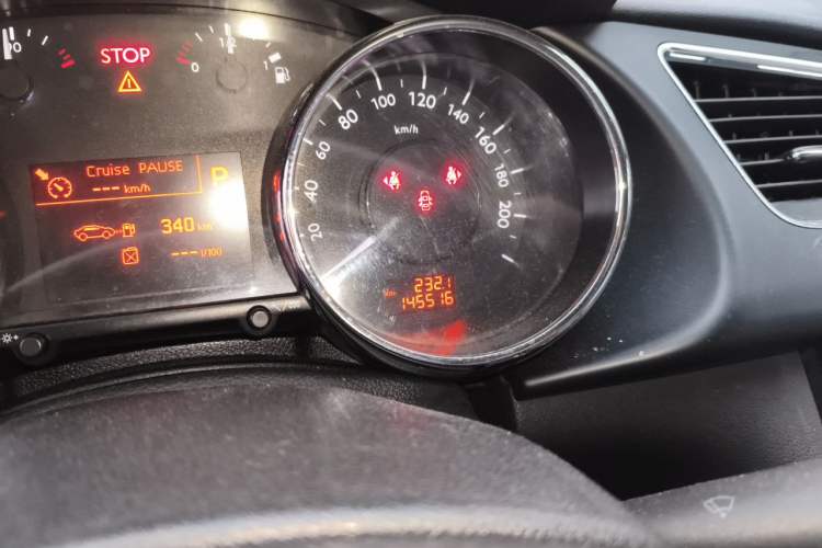 Used Peugeot 3008 2014 1.6THP Roland Garros Edition Odometer Close Up