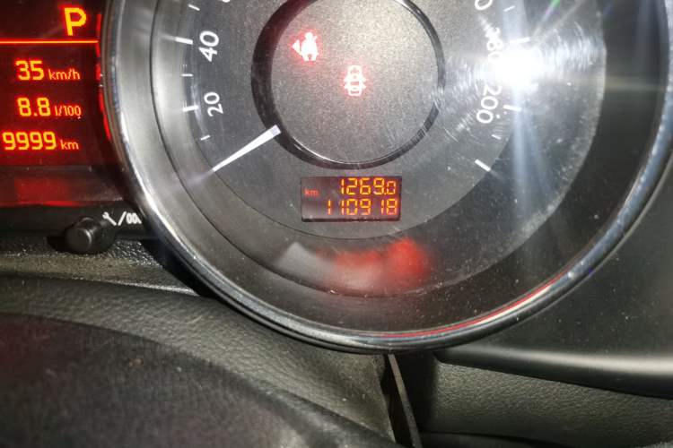 Used Peugeot 3008 2014 1.6THP Automatic Enjoyment Edition Odometer Close Up