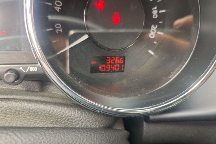 Used Peugeot 3008 2014 1.6THP Automatic Enjoyment Edition Odometer Close Up