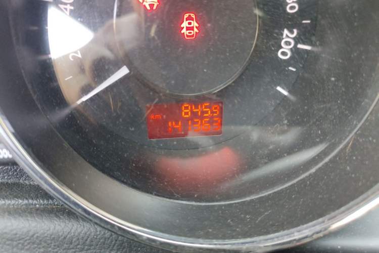 Used Peugeot 3008 2014 1.6THP Roland Garros Edition Odometer Close Up