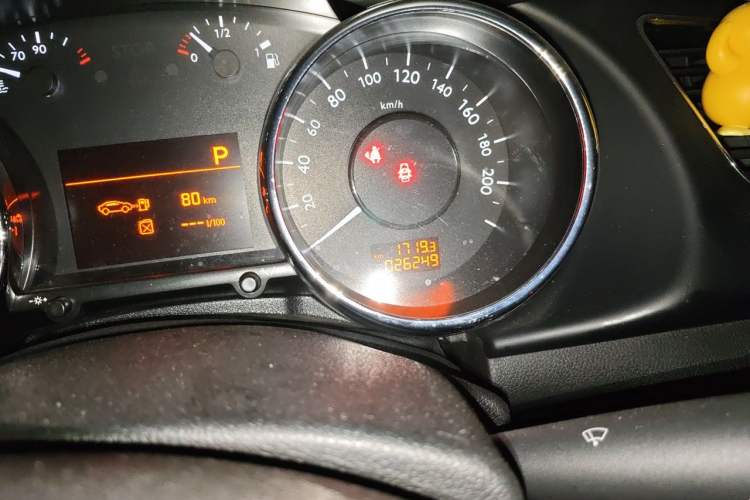 Used Peugeot 3008 2014 1.6THP Roland Garros Edition Odometer Close Up