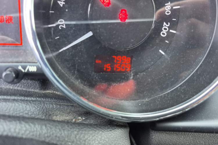Used Peugeot 3008 2014 1.6THP Roland Garros Edition Odometer Close Up