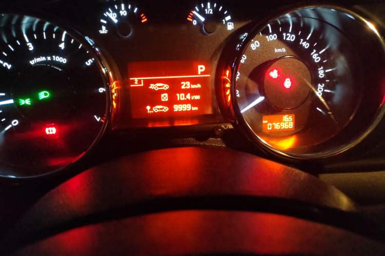 Used Peugeot 3008 2014 1.6THP Roland Garros Edition Odometer Close Up