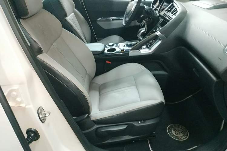 Used Peugeot 3008 2014 1.6THP Roland Garros Edition Right Front Seat