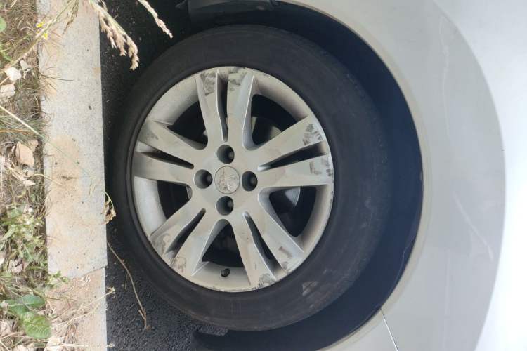 Used Peugeot 3008 2014 1.6THP Roland Garros Edition Right Front Wheel Hub