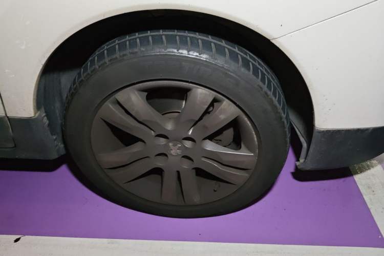 Used Peugeot 3008 2014 1.6THP Roland Garros Edition Right Front Wheel Hub