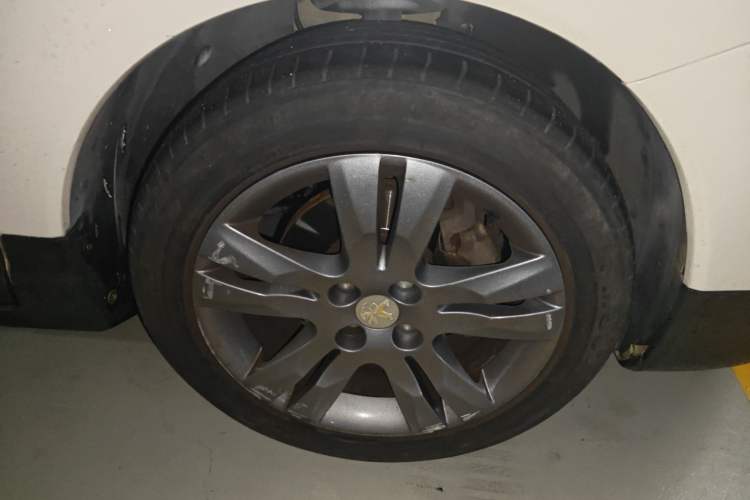Used Peugeot 3008 2014 1.6THP Roland Garros Edition Right Front Wheel Hub