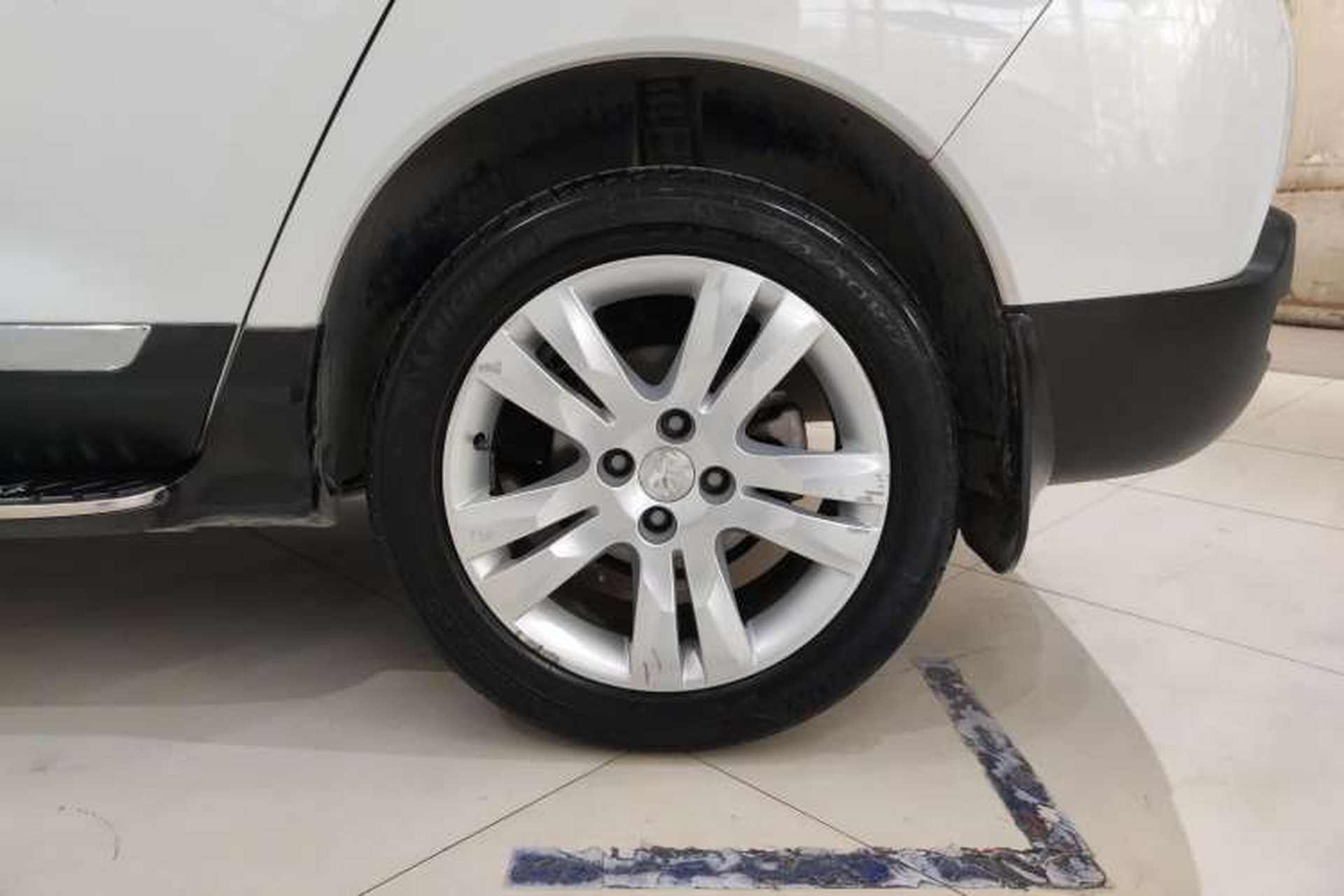 Used Peugeot 3008 2014 1.6THP Automatic Enjoyment Edition Right Rear Wheel Hub
