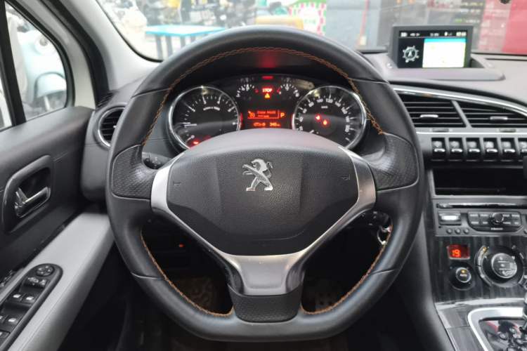 Used Peugeot 3008 2014 1.6THP Roland Garros Edition Steering Wheel