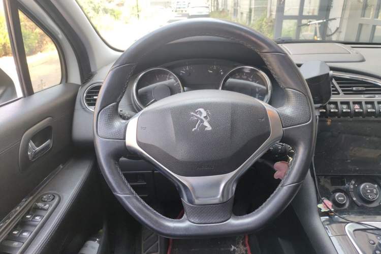 Used Peugeot 3008 2014 1.6THP Roland Garros Edition Steering Wheel
