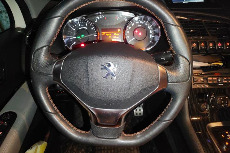 Used Peugeot 3008 2014 1.6THP Roland Garros Edition Steering Wheel