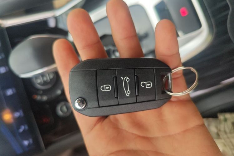 Used Peugeot 3008 2014 1.6THP Automatic Enjoyment Edition Vehicle Key