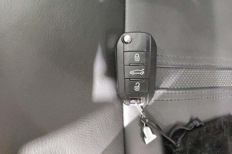 Used Peugeot 3008 2014 1.6THP Automatic Enjoyment Edition Vehicle Key