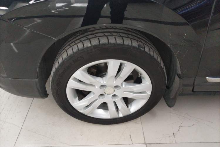 Used Peugeot 3008 2015 2.0L Automatic Classic Edition Exterior 2