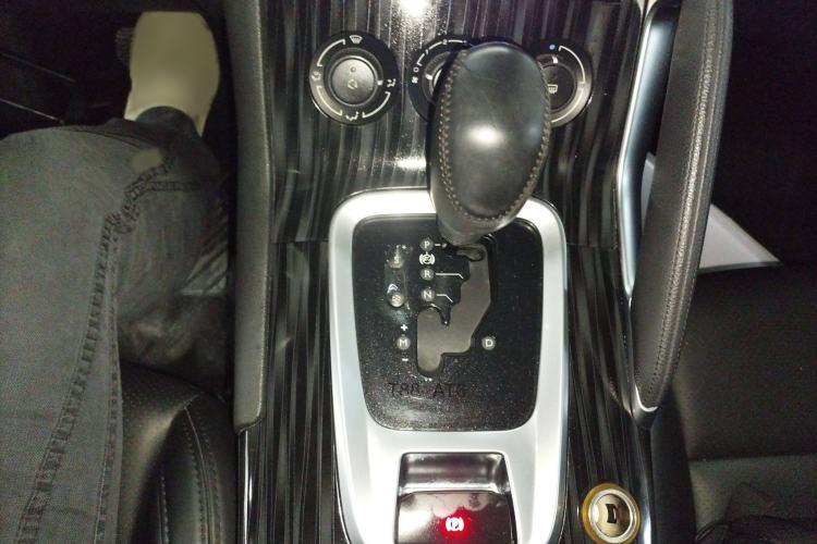 Used Peugeot 3008 2015 2.0L Automatic Classic Edition Gear Lever