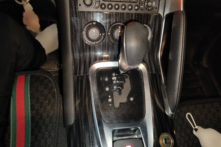 Used Peugeot 3008 2015 2.0L Automatic Classic Edition Gear Lever