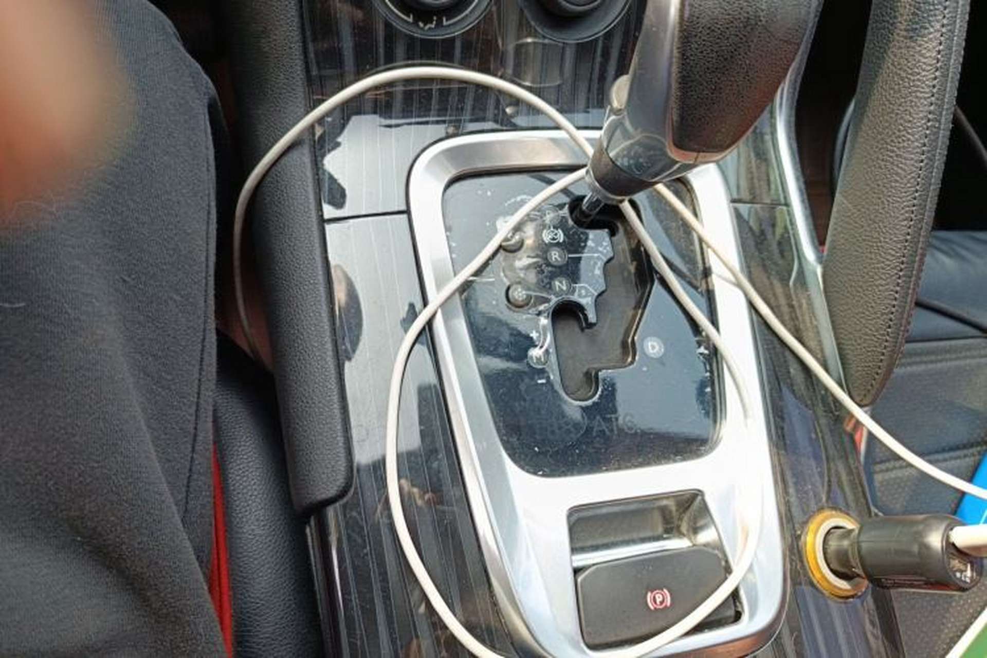Used Peugeot 3008 2015 2.0L Automatic Classic Edition Gear Lever