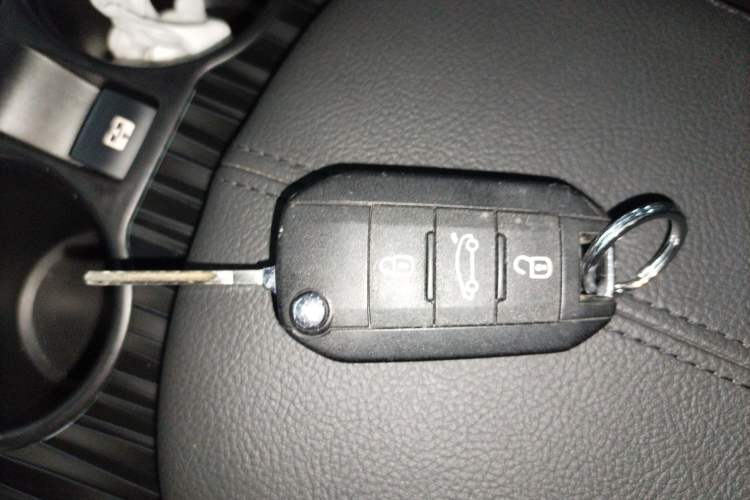 Used Peugeot 3008 2015 2.0L Automatic Classic Edition Interior 1