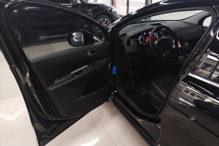 Used Peugeot 3008 2015 2.0L Automatic Classic Edition Interior 3