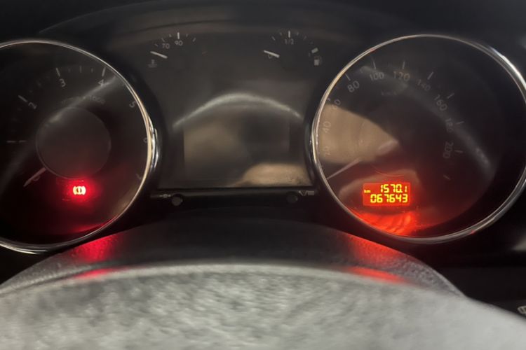 Used Peugeot 3008 2015 2.0L Automatic Classic Edition Odometer Close Up