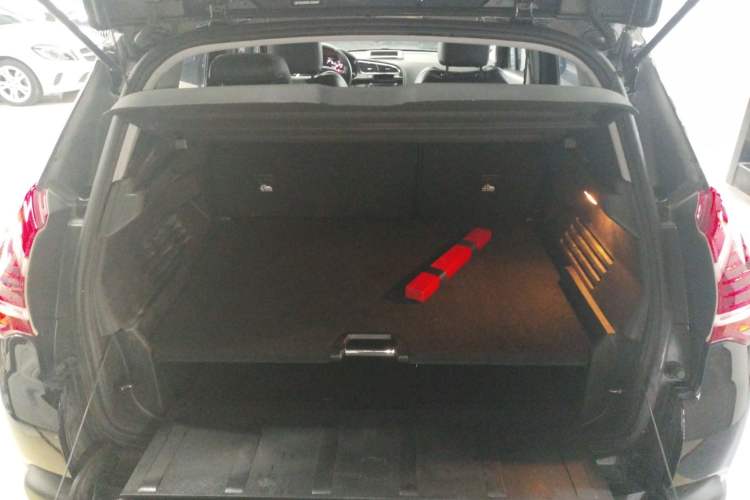 Used Peugeot 3008 2015 2.0L Automatic Classic Edition Trunk