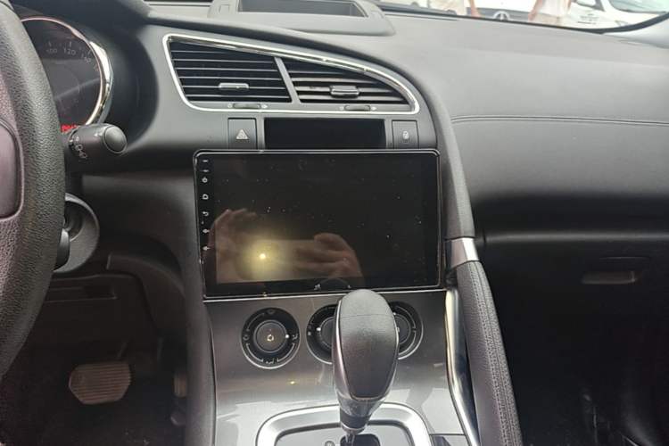 Used Peugeot 3008 2015 2.0L Automatic Classic Edition Audio And AC Panel
