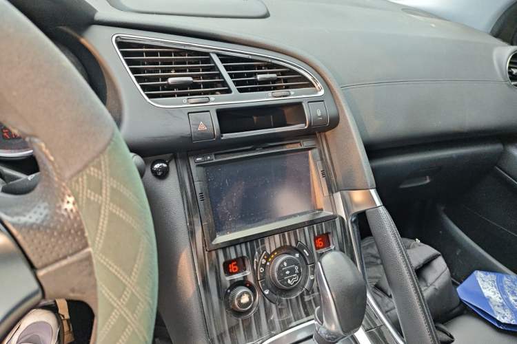 Used Peugeot 3008 2015 2.0L Automatic Trend Edition Audio And AC Panel