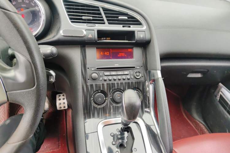 Used Peugeot 3008 2015 1.6THP Automatic Classic Edition Audio And AC Panel