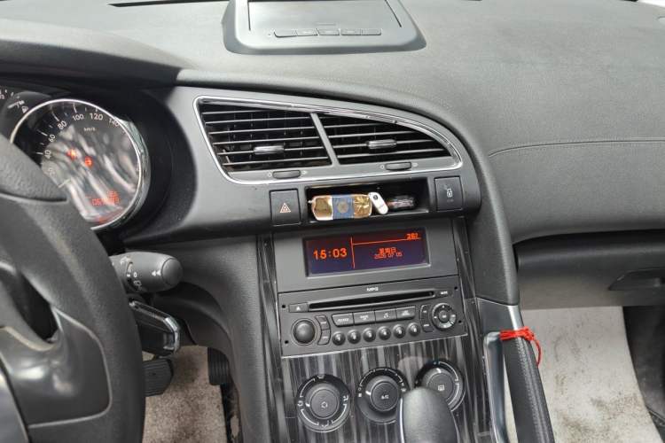 Used Peugeot 3008 2015 1.6THP Automatic Classic Edition Audio And AC Panel