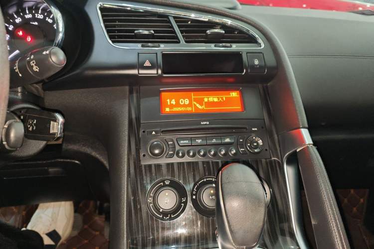 Used Peugeot 3008 2015 2.0L Automatic Classic Edition Audio And AC Panel