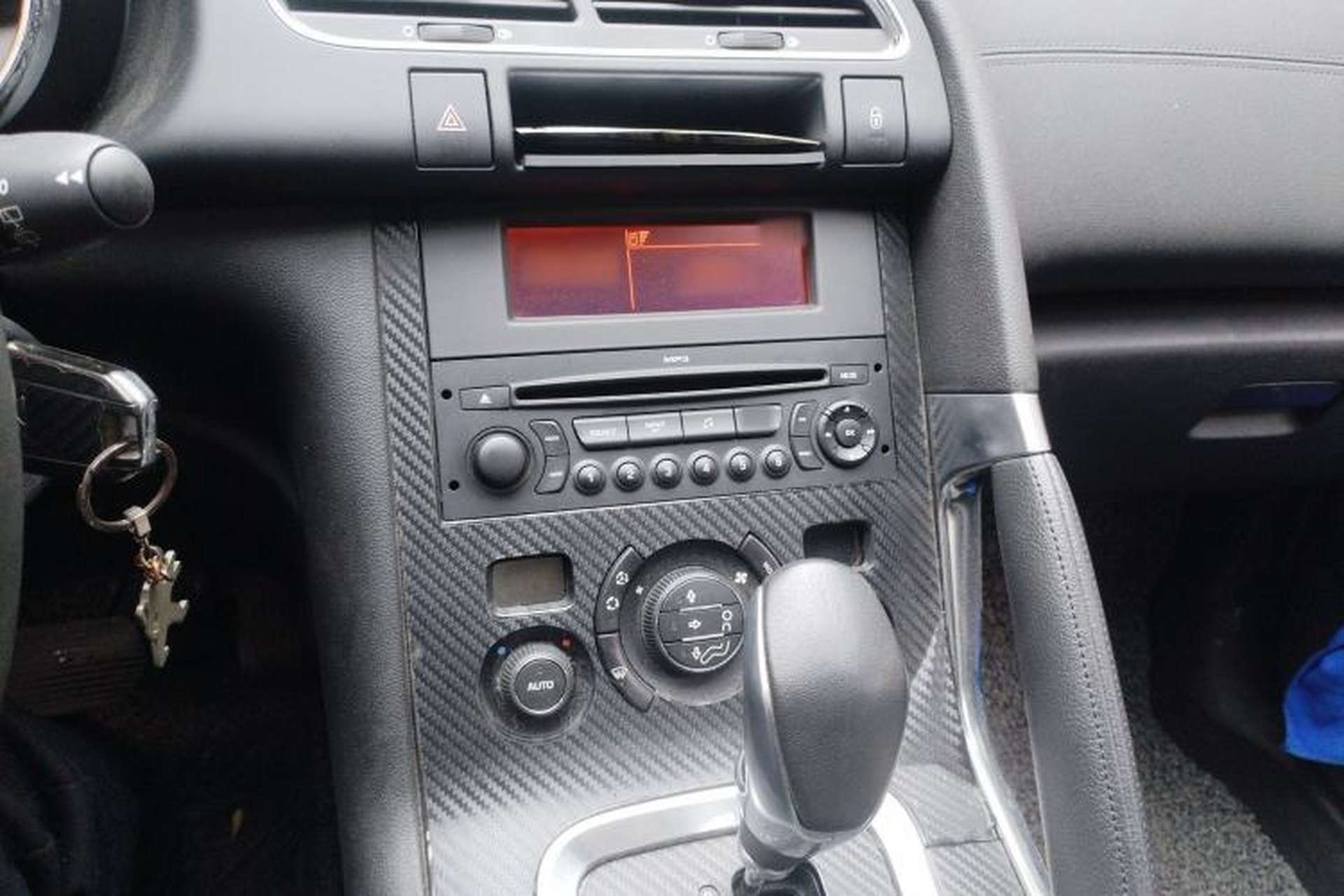 Used Peugeot 3008 2015 2.0L Automatic Trend Edition Audio And AC Panel