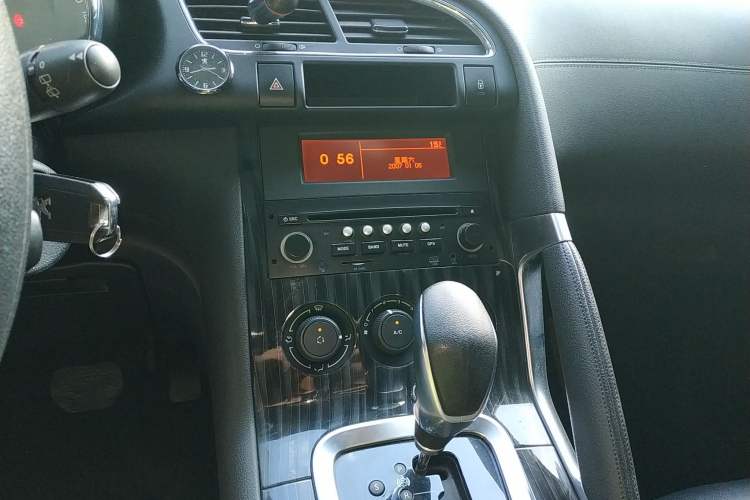 Used Peugeot 3008 2015 2.0L Automatic Classic Edition Audio And AC Panel